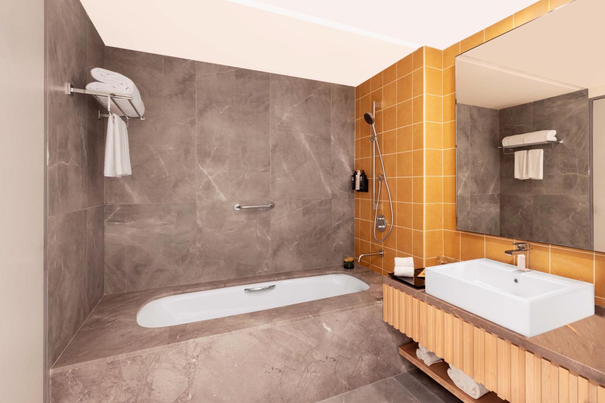 Ibis Styles Mysuru Hotel Bagian luar foto